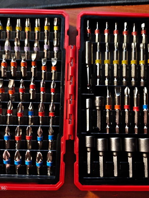 Screwdriver Bit Set heavy-duty like new