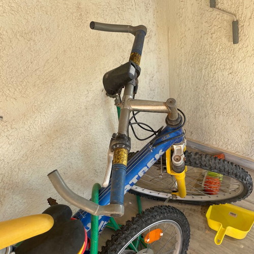 Bicycles used, pack of 2, city type with disc brakes and gears