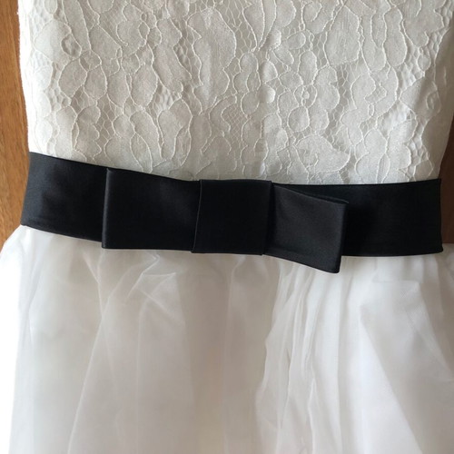Flower girl dress new for 3-year-old girl with lace and tulle