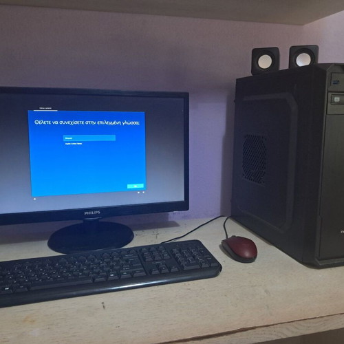 Desktop PC AMD Ryzen 3 3200G with 8GB RAM and 240GB SSD, like new