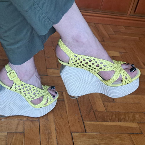 Paloma Barceló leather platform sandals lime size 37 like new