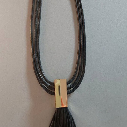 Boho necklace with tassels like new, black