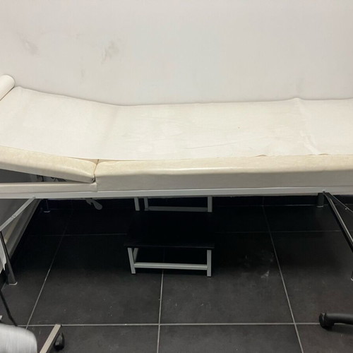 Folding examination bed for aesthetic treatments and massage