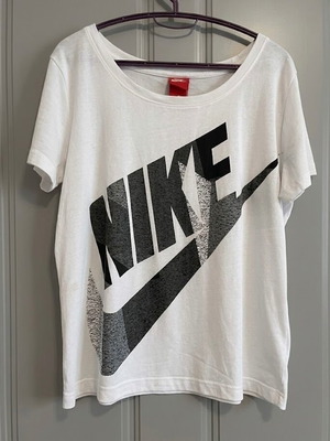 Nike T-shirt oversized like new, black and white, size S