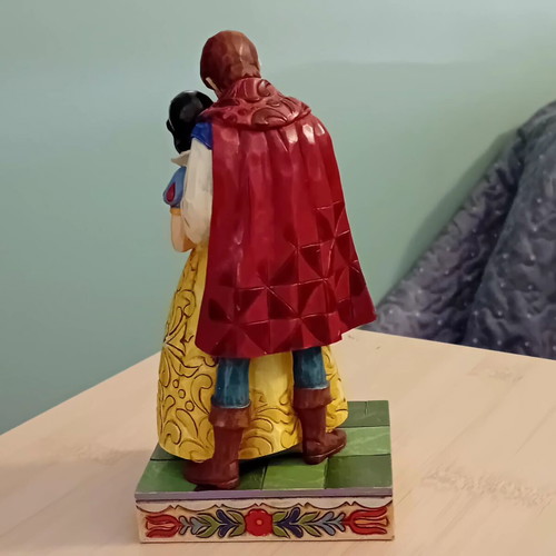 Enesco Snow White Couple Figurine new, collectible