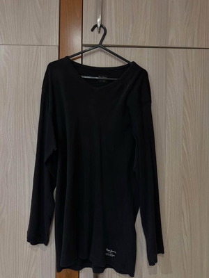 Pepe Jeans black long sleeved t-shirt medium used