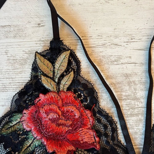 Lace black bralette with floral embroidery and chest straps like new