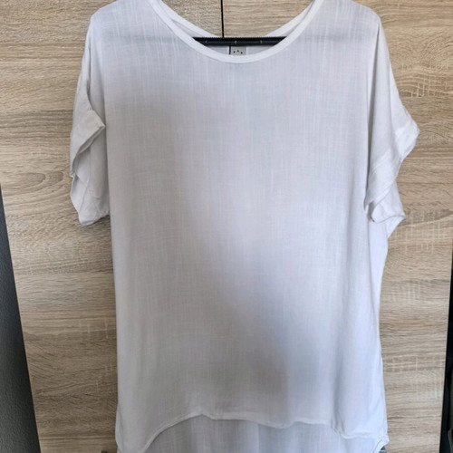 White blouse with back buttons like new, size M/L