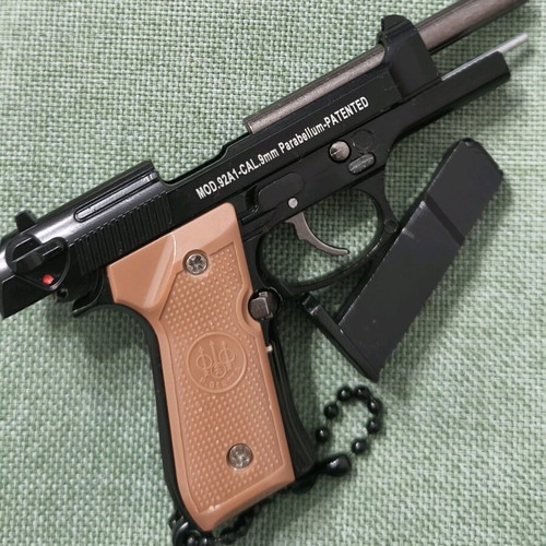 Beretta 92A1 keychain pistol new, 1:3 scale with movable parts