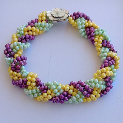 Necklace with multicolor freshwater pearls, like new, handmade vintage