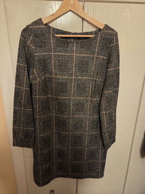 Surkana dress gray check medium new with tag