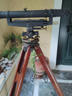 Topographic Surveying Instruments like new, 1936 set with tripod and plummet