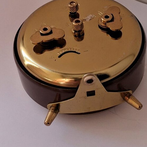 Junghans table clock wind-up like new, brown color