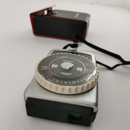 Toshiba Linear light meter used with leather case