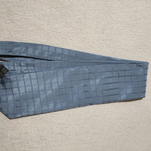 Blue patterned silk tie like new