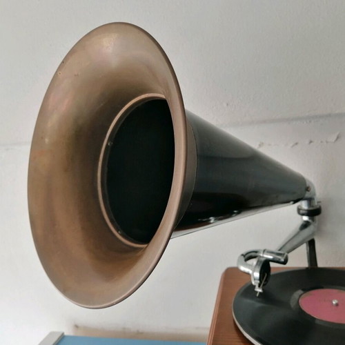 Imitation gramophone radio like new with cassette and wooden base