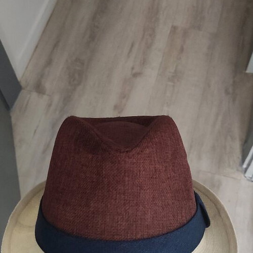Karfil crab-style hat like new with blue band size 57-58 cm