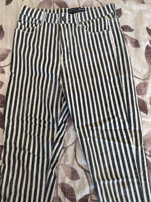 Stradivarius women's pants like new, black and white