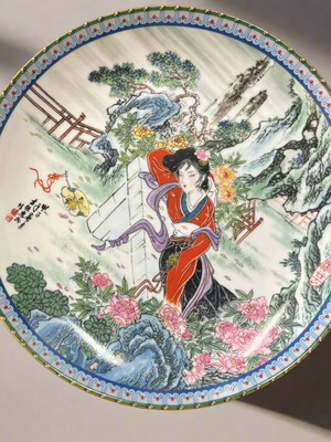 Collector porcelain plate Yuan-Chun like new, number 5