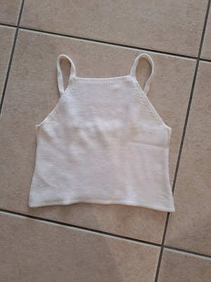 Crop μπλουζάκι Pull & Bear σαν καινούργιο, άσπρο με αυξομείωση στις τιράντες