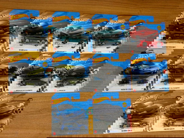 Hot Wheels Pack 2025 – 10 колекционерски парчета в отлично състояние!