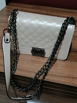 Handbag like new, barely used