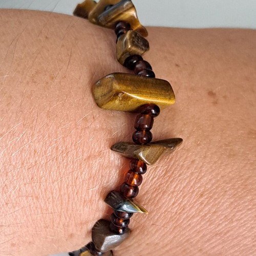 Bracelet with brown glass beads and tiger's eye
