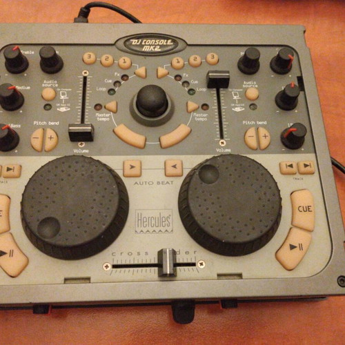 Hercules DJ Console MK2 mixer