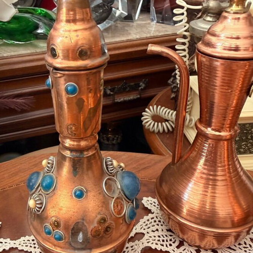 City decorative copper items used, set with 3 jugs and 1 plate