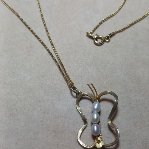 Silver (925) gold-plated butterfly necklace with 3 freshwater pearls and chain