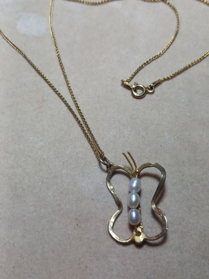 Silver (925) gold-plated butterfly necklace with 3 freshwater pearls and chain