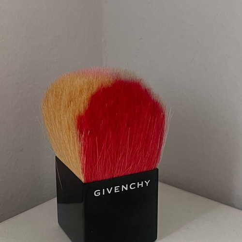 Givenchy blush brush new with velvet case