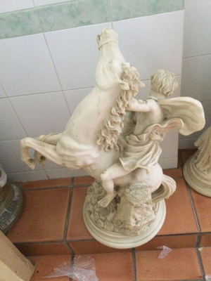 Plaster statue like new, height 72cm width 55cm