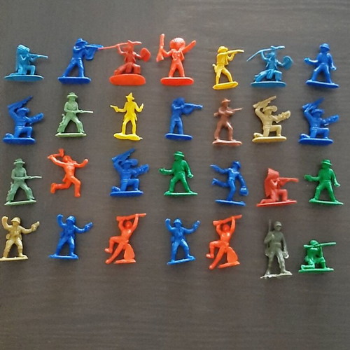 Vintage plastic toy soldiers and cowboys like new