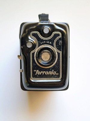 Ferrania CHF 10.5 Box Type 120 фотоапарат употребяван с кожен калъф