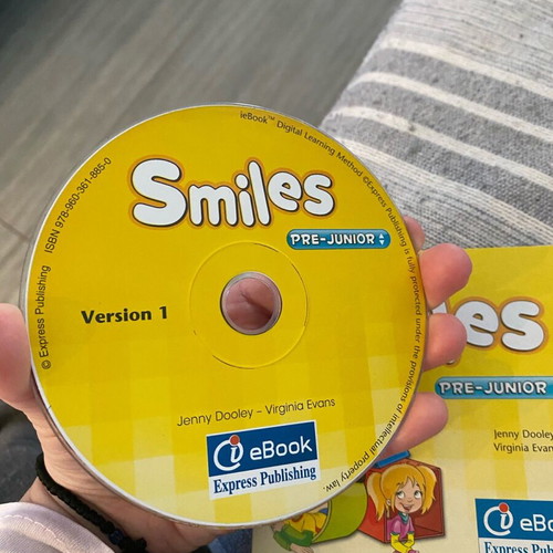 IeBook CD-DVD Smiles Pre-Junior like new, digital learning method