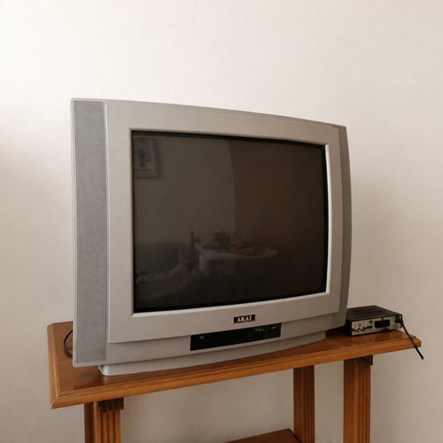Akai 21-inch analog TV with new decoder