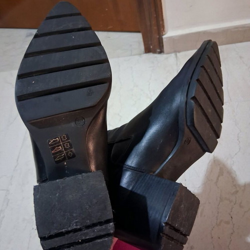 Nak women's leather ankle boots size 38 like new, black with elastic