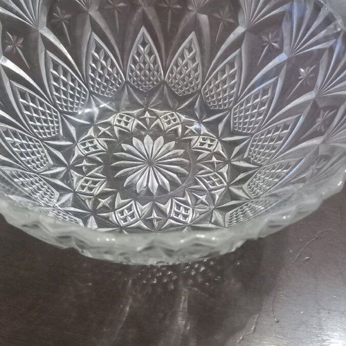 Cups for salads and fruits used, convenient