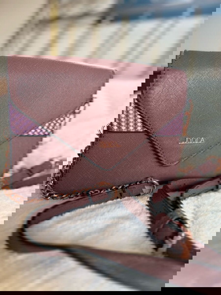 Τσάντα χιαστι της εταιρείας Doca
