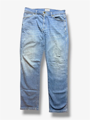 Wrangler men's jeans like new with knee rip, size W33 L32