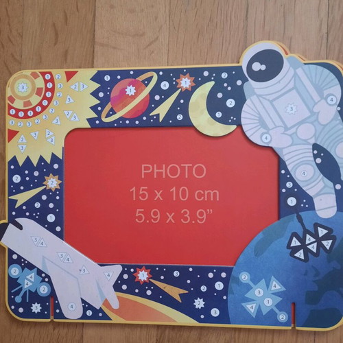 Djeco craft kit with 2 photo frames like new