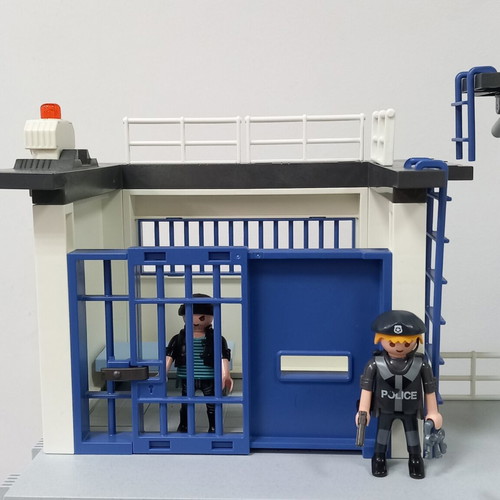 Playmobil 5182 Police Station set like new