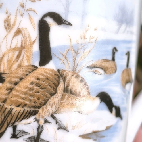 Collectible mug with wild geese motif and gold details 300ml like new