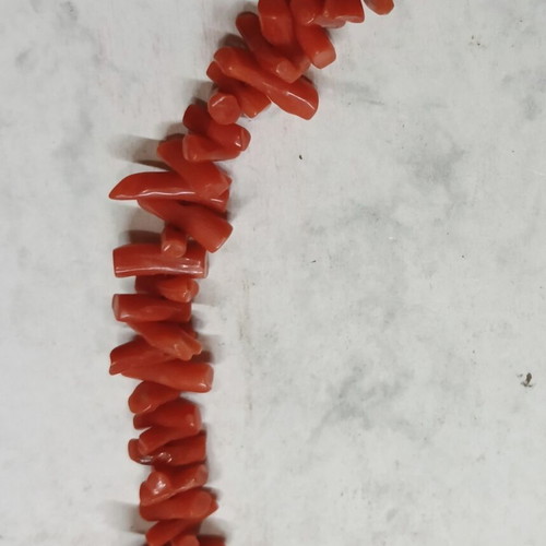 Coral necklace with gold-plated clasp like new, high-quality vintage