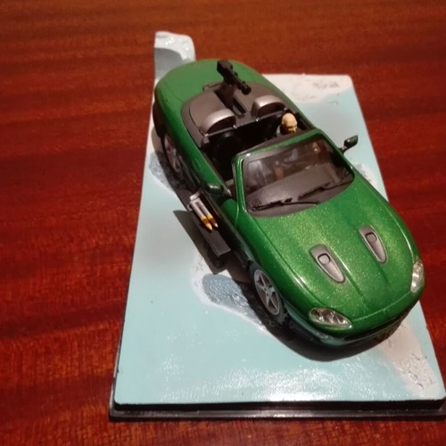 James Bond metal cars used, Aston Martin DB5 and Jaguar XKR