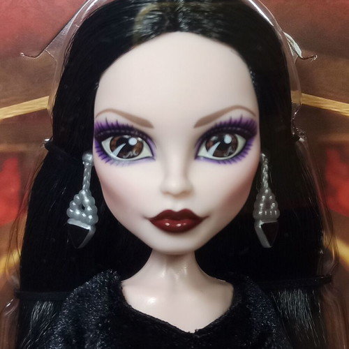 Morticia Addams Monster High x Wednesday doll new, collectible