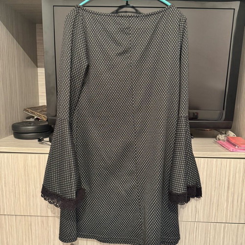 Women's dress with large sleeves like new, black and gray