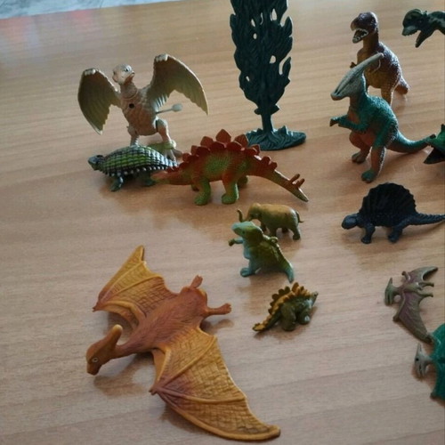 Dinosaur collection like new, small figures