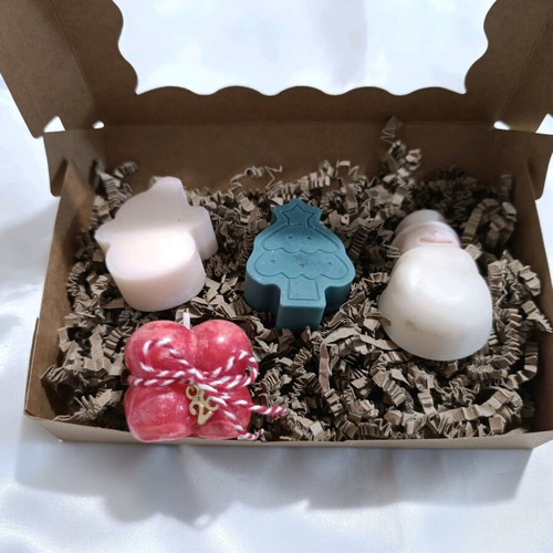 Festive Glitter Wax Melts Set new with kurabies and gingerbread scent